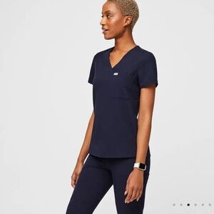 🩺FIGS🩺 Catarina One Pocket Scrub Top Navy Large